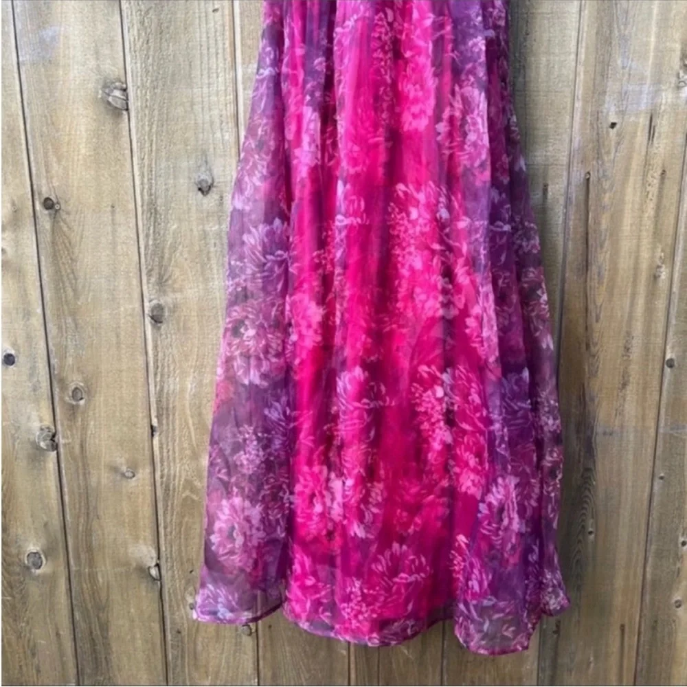 Red and Magenta Floral Backless Organza Maxi Dress 🌿 - Picture 7 of 11